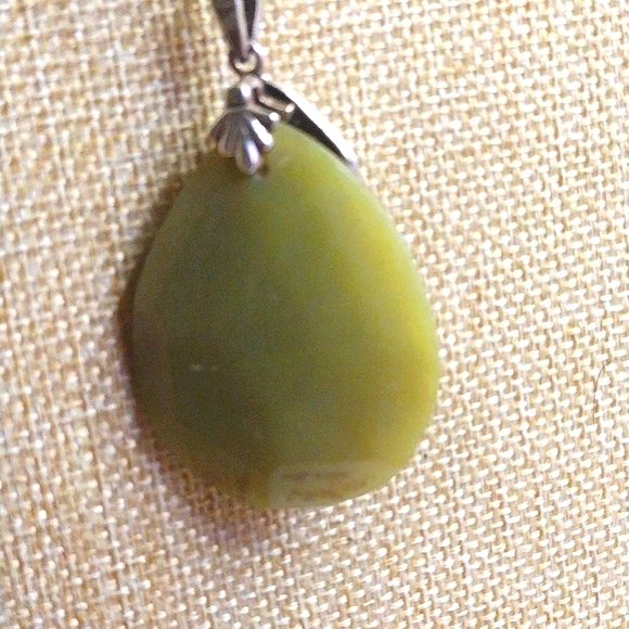 JADEITE  STERLING MARCASITE TEARDROP NECKLACE VINTAGE - Picture 3 of 8